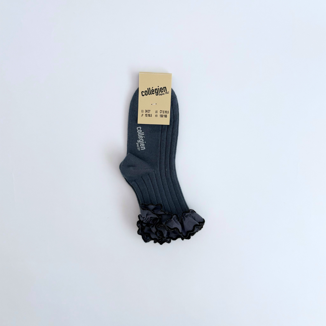 collegien - Suzanne - Ribbed Ankle Socks with Rick-Rack Ruffle<960 Bleu Cendré>
