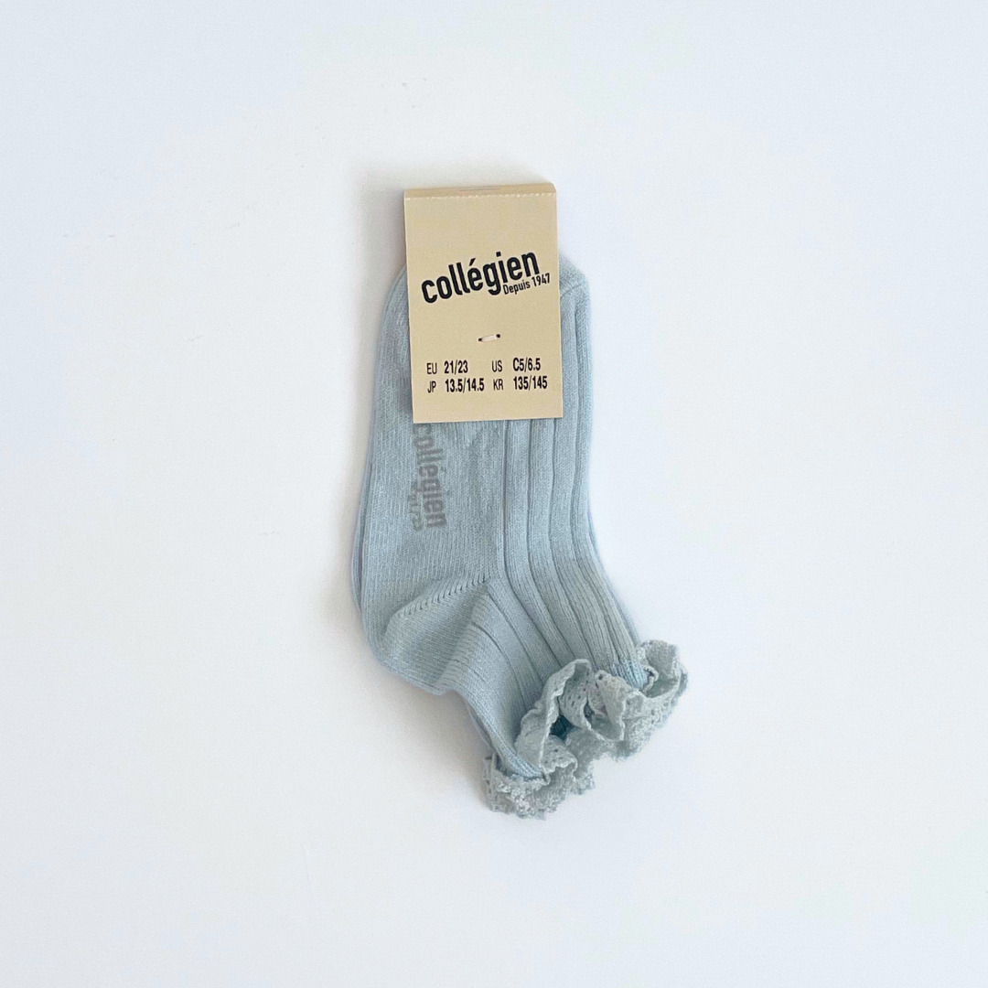collegien - Lili - Lace Trim Ribbed Ankle Socks<420 Glacier>