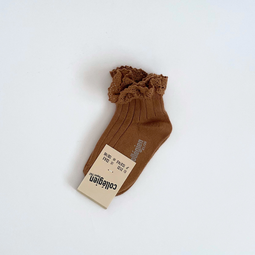 collegien - Lili - Lace Trim Ribbed Ankle Socks<779 Caramel au Beurre Salé>